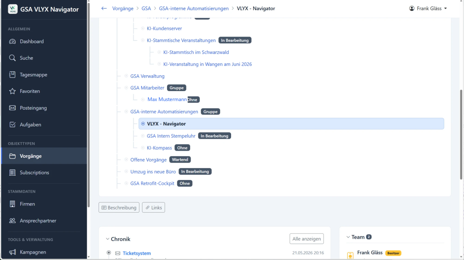 Bildschirmansicht des VLYX-Navigators: hierarchische Vorgangs-/Aktenstruktur mit Seitenleiste, Status-Kennzeichen und Chronik.